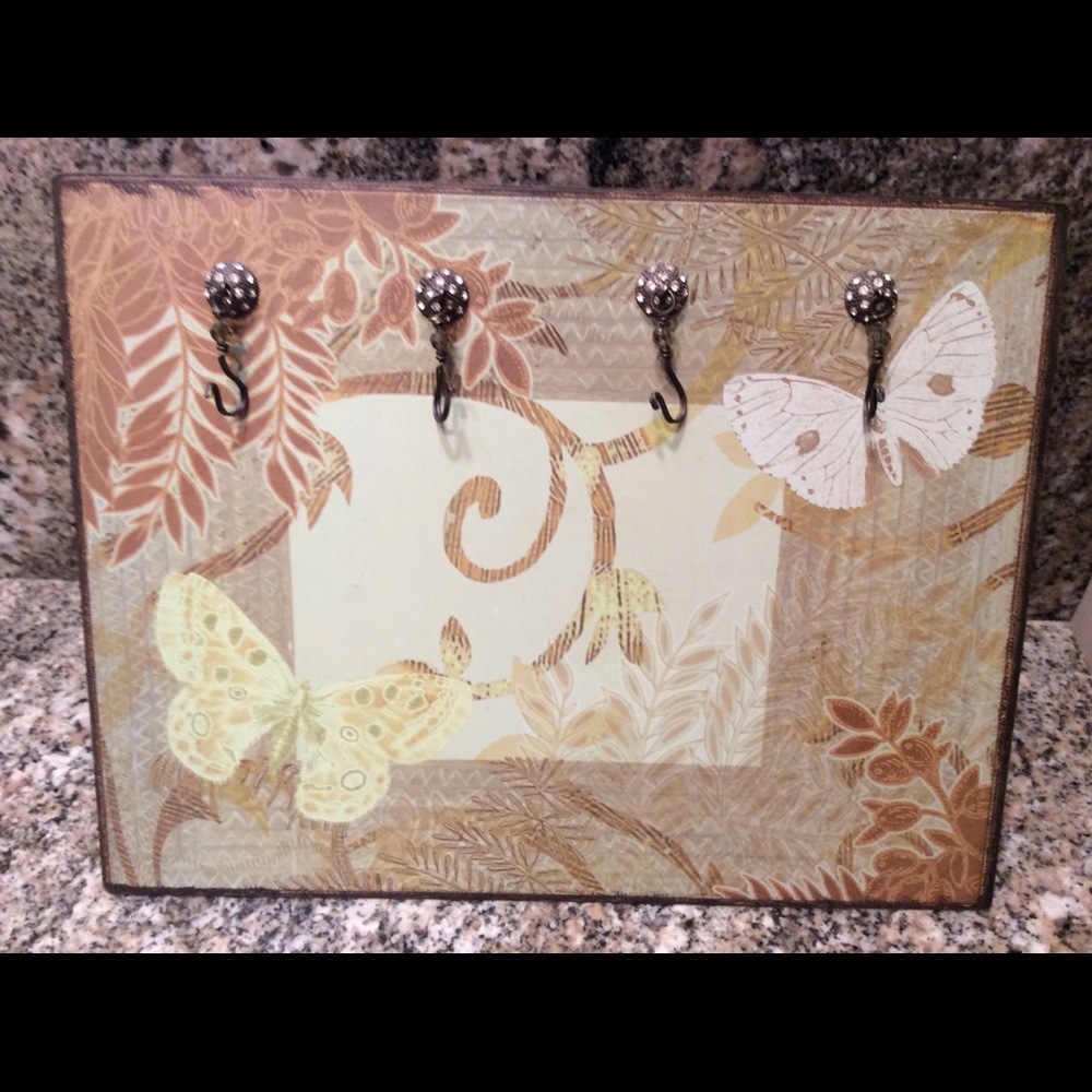 Magnetic jewelry board